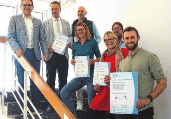 Die neue Bildungspartnerschaft wurde in der Theodor Heuss Realschule in Lörrach gemeinsam mit der Industrie- und Handelskammer sowie den Vertretern der Schule besiegelt. Unser Ausbilder Jens Schulz (3. v. l.) war vor Ort.